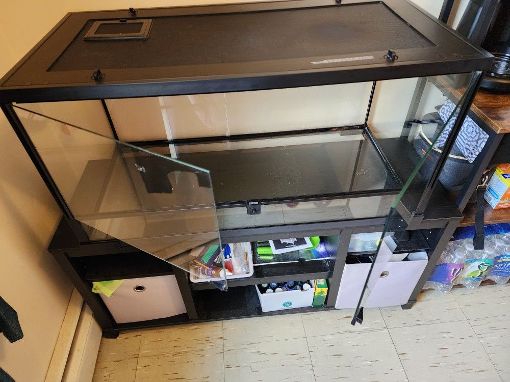 40 Gallon Tank w/ 2 dome lamps, and assorted accessories 