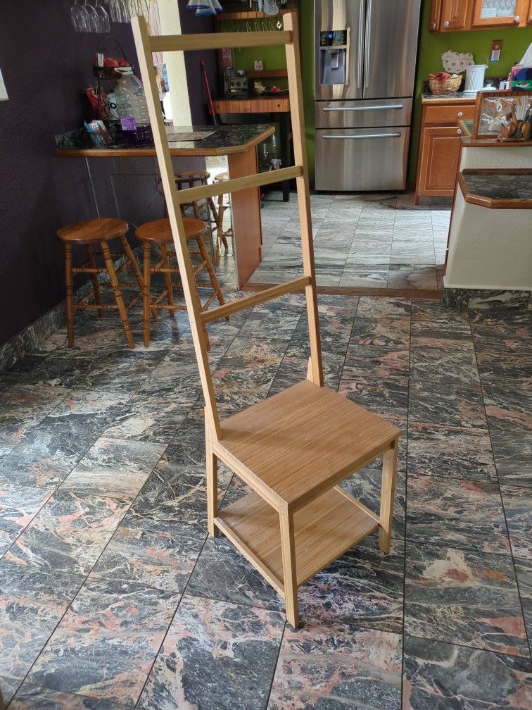 Ragrund chair store with towel rack