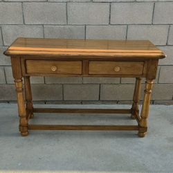 Entryway/Dining Room Table Pre-owned Good Condition, Please Read The Description.