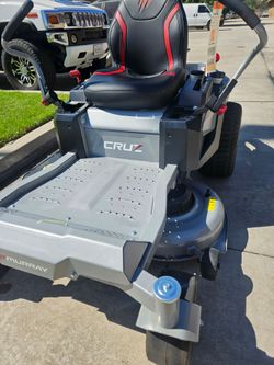LEGEND FORCE GAS 42"IN ZERO TURN LAWN TRACTOR LIKE NEW