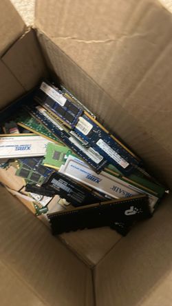 It has two sticks of DDR four DDR three and DDR two and old CPU’s and little Wi-Fi cards