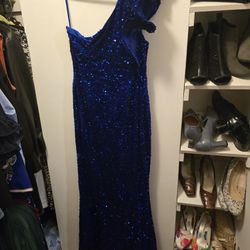 ELEGANT SEXY GOWN:  One Shoulder Royal Blue Gown