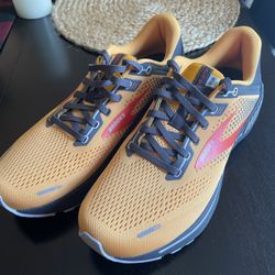 Brooks Adrenaline GTS 22