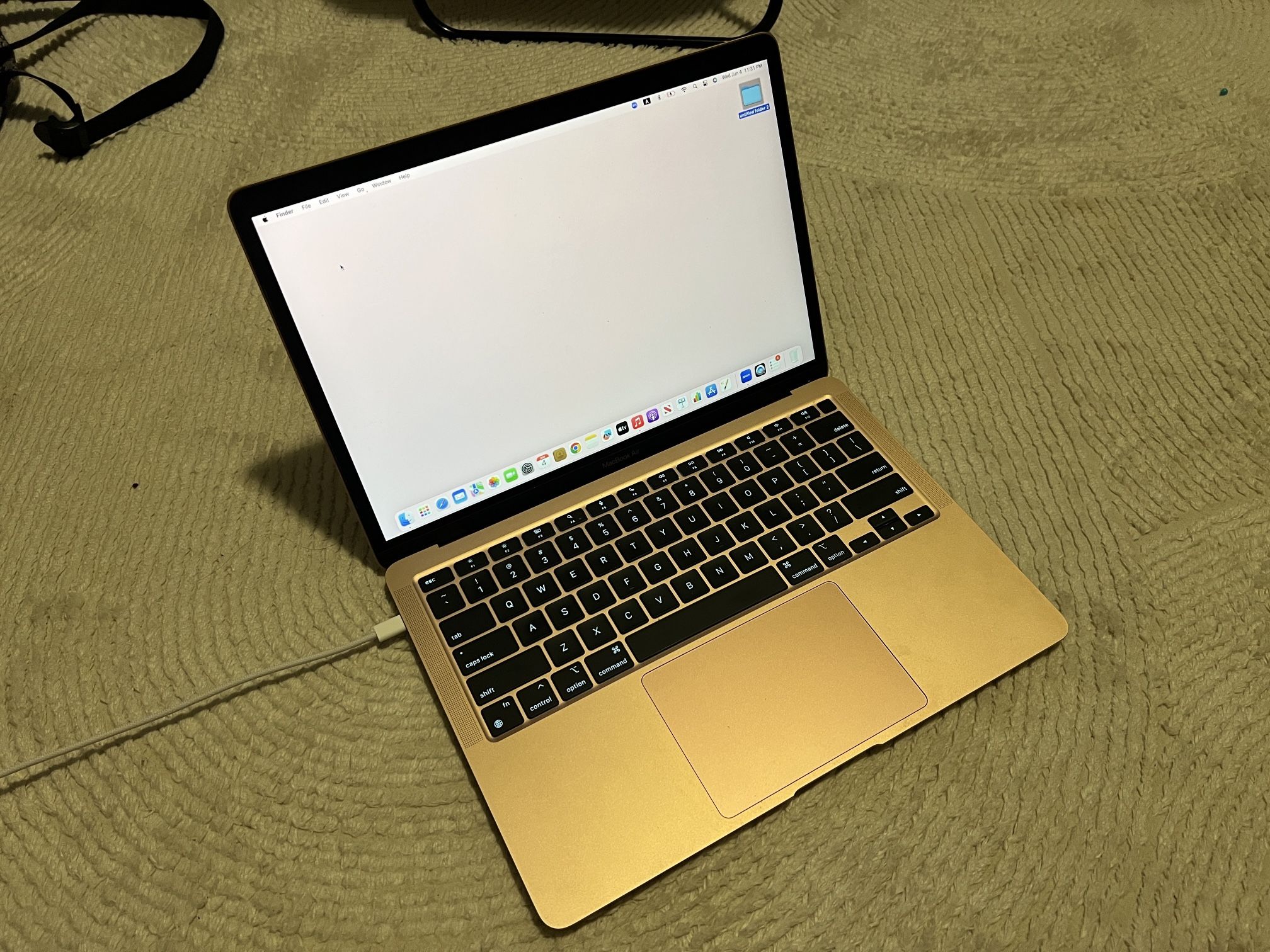 Apple MacBook Air M1 (2020) Rose Gold w/ Case