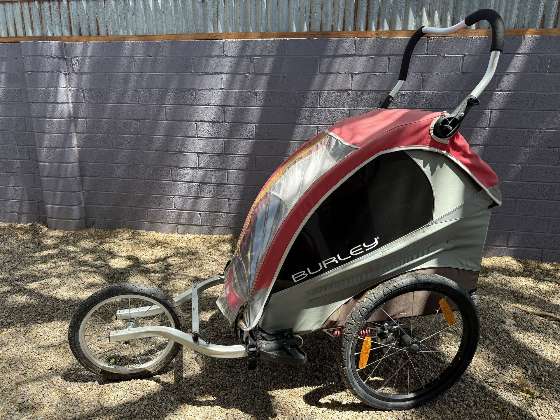 Burley Solo kid trailer plus jogger wheel attachment.