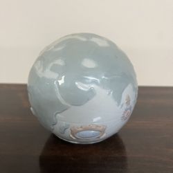 Lladro Porcelain XVI Century Globe With Box
