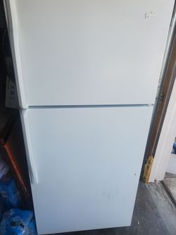 Whirlpool white refrigerator in good condition for sale