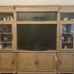 Entertainment center 