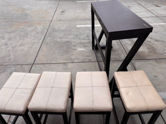 dinning table with set of 4 stools