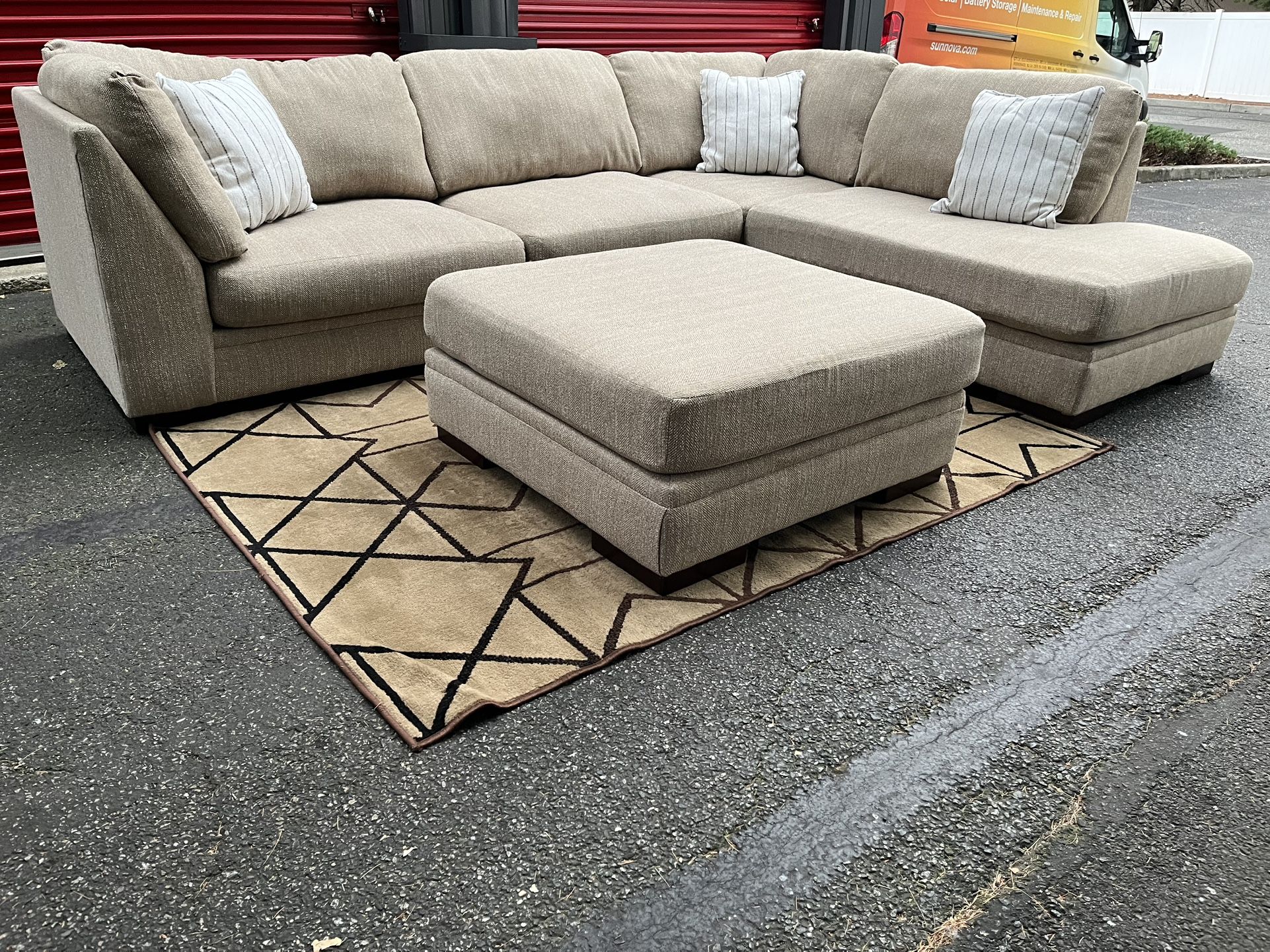 Sectional Couch with Ottoman!! Delivery Available 🚚!! Dimensions: 129” x 99” Length x 34” Height x 42” Depth - Ottoman Dimensions: 40” x 40” x 18” He