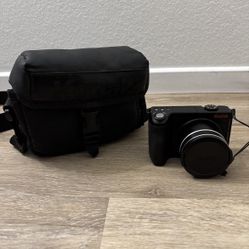 Kodak EasyShare Z8612 IS 8.1MP Digital Camera - Black PARTS With Carrying Case