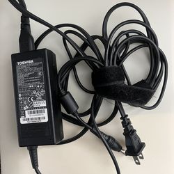 Toshiba Laptop Charger – OEM Original AC Adapter (19V)