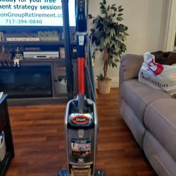 Shark Powered Lift-away Duo Clean Vacuum Cleaner