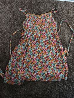 Girls dress size s
