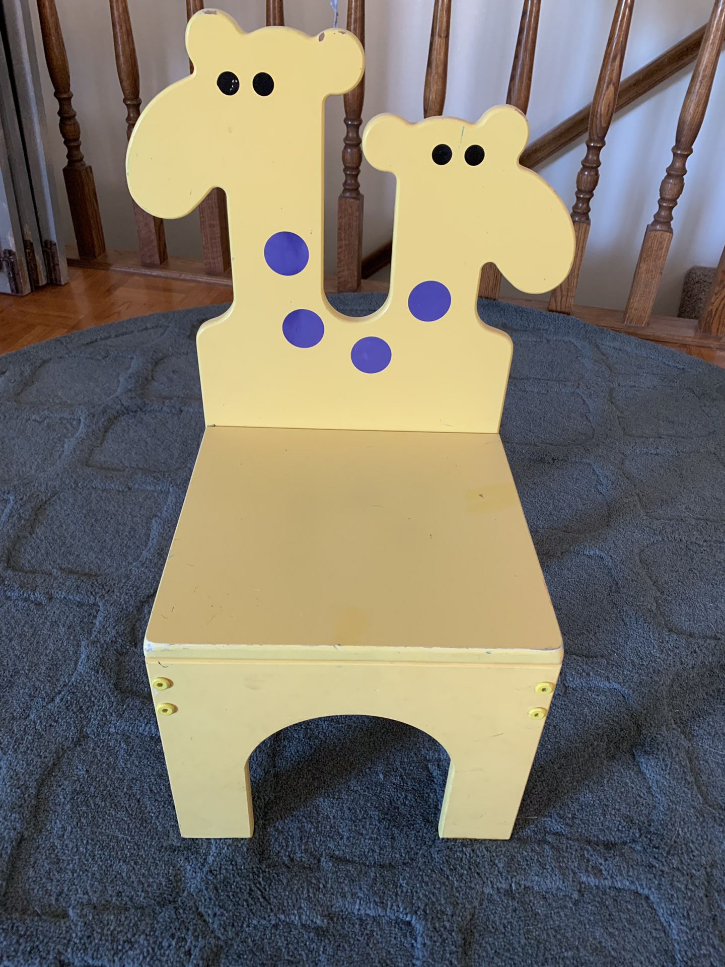 Little Kids Wooden Giraffe Chair