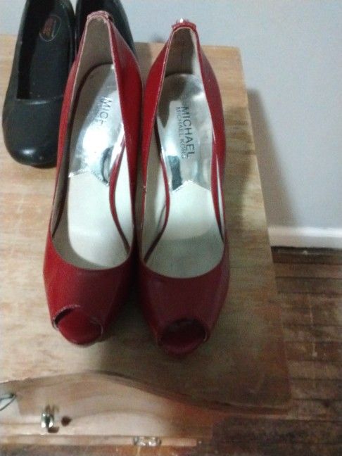 Michel Kors Red Heels Sz 71/2 M 25.