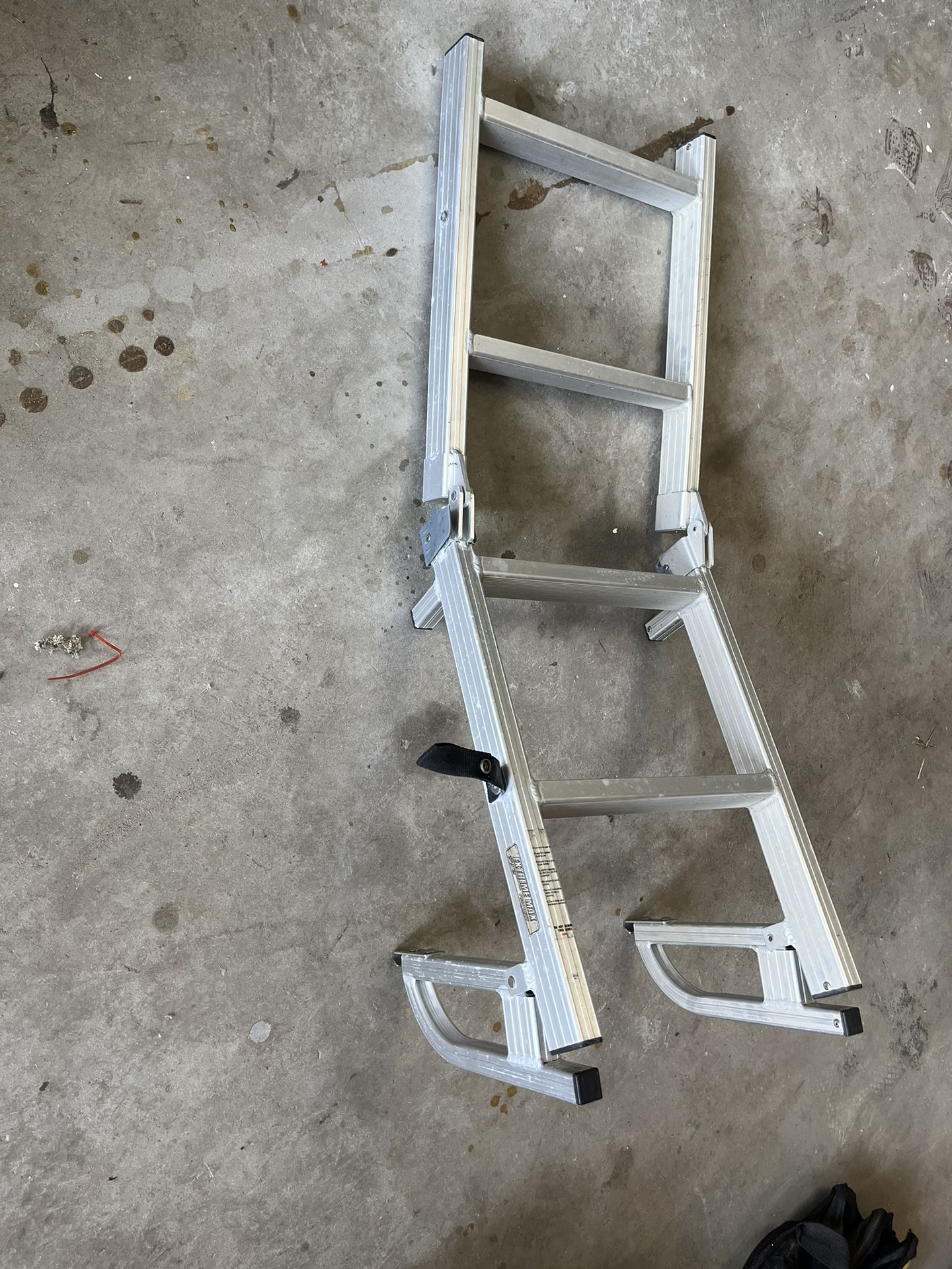 Access Ladder For A Pontoon Boat (foldable)