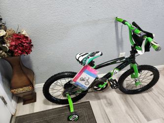 Dynacraft Bike Boys 18 new Ready to ride good condition