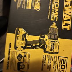 Dealt 20 Volt Drill 