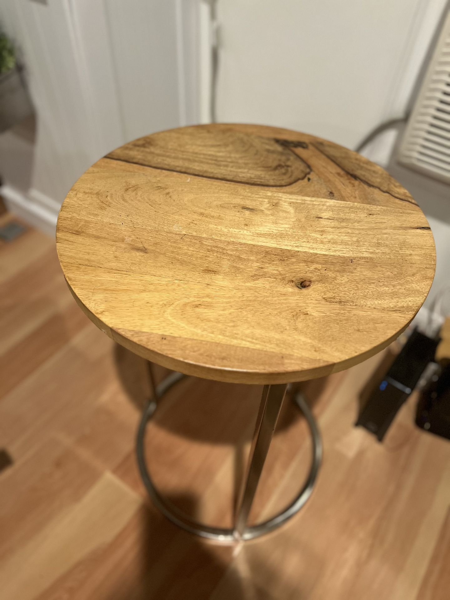 Modern Wood & Metal Side Table — Excellent Condition!