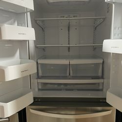 33 inch LG refrigerator in good condition with 4 months warranty