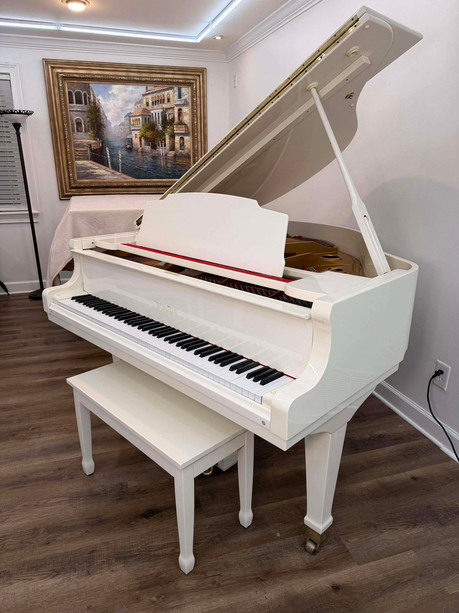 Wurlitzer White Gloss Baby Grand Piano