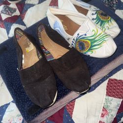 2 Pair Women Toms Shoes Size 7-7.5W