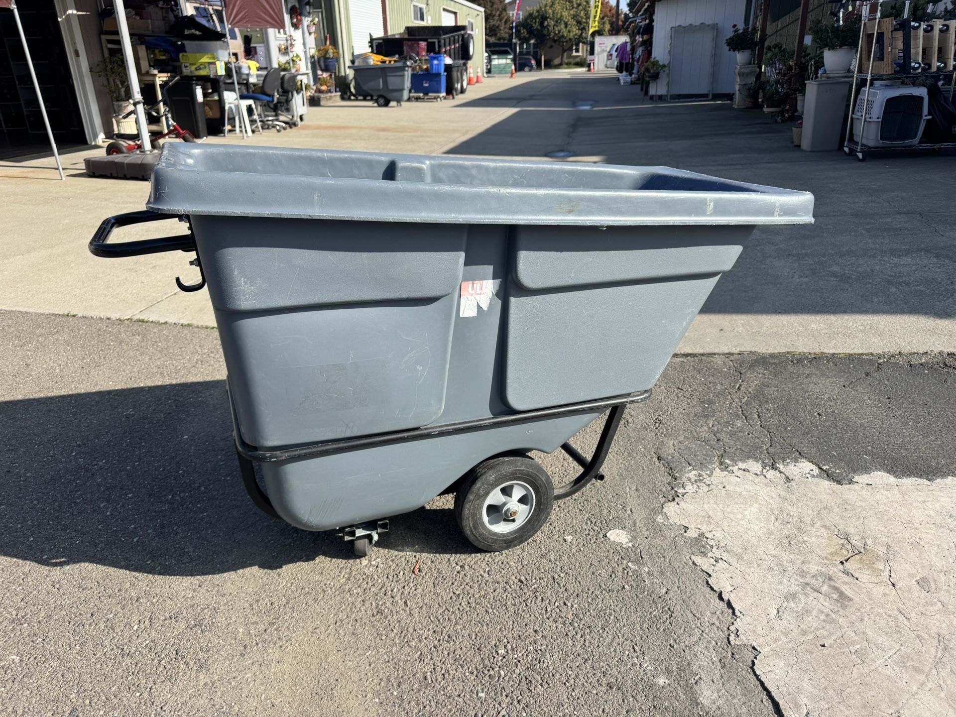 Good Uline Standard Tilt Truck In Excellent Condition!