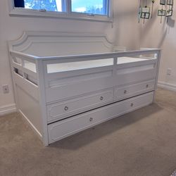 Pottery Barn Trundle Bed W/ Drawers 