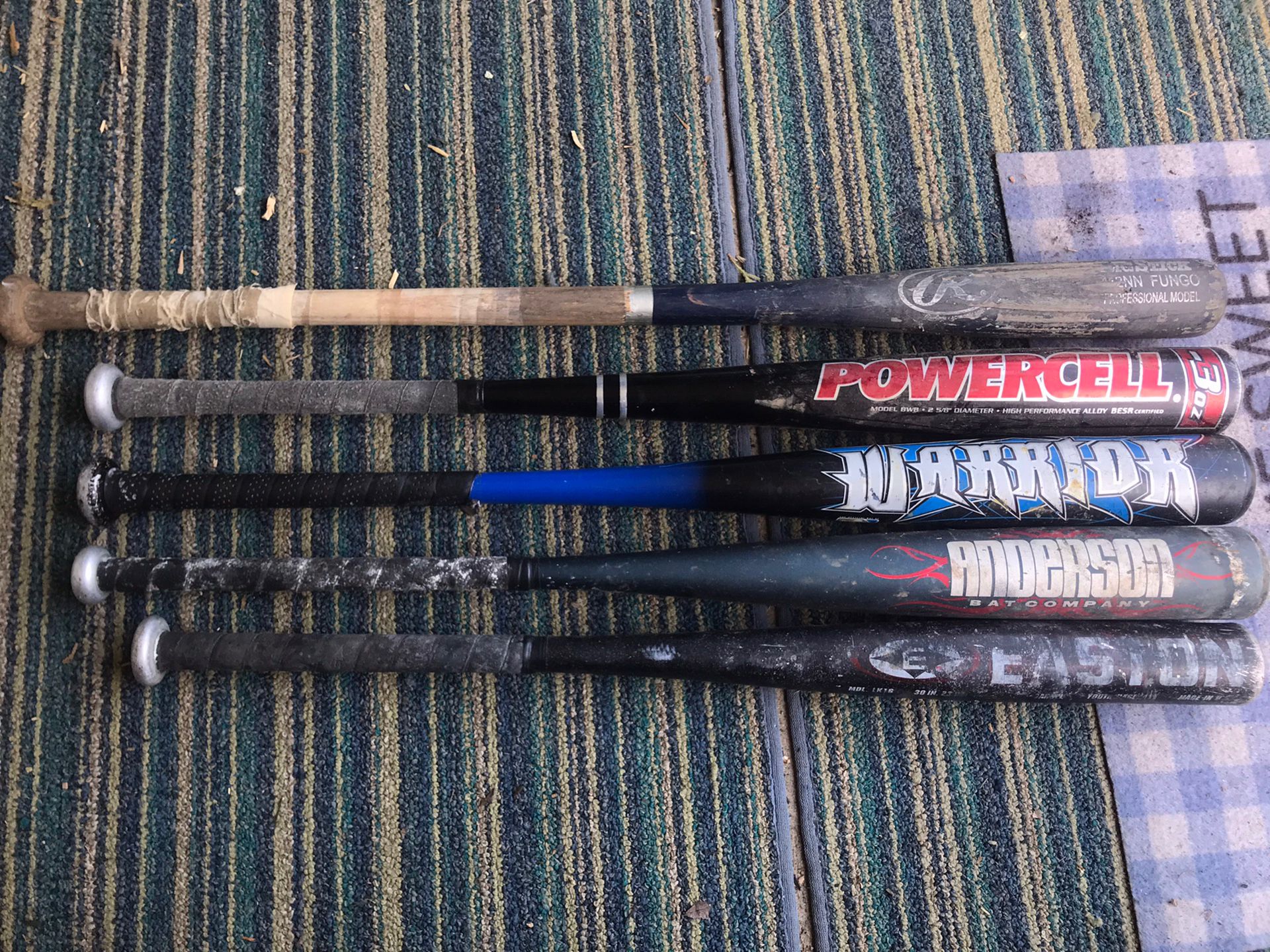 4 Metal Bats / 1 Wooden Fungo