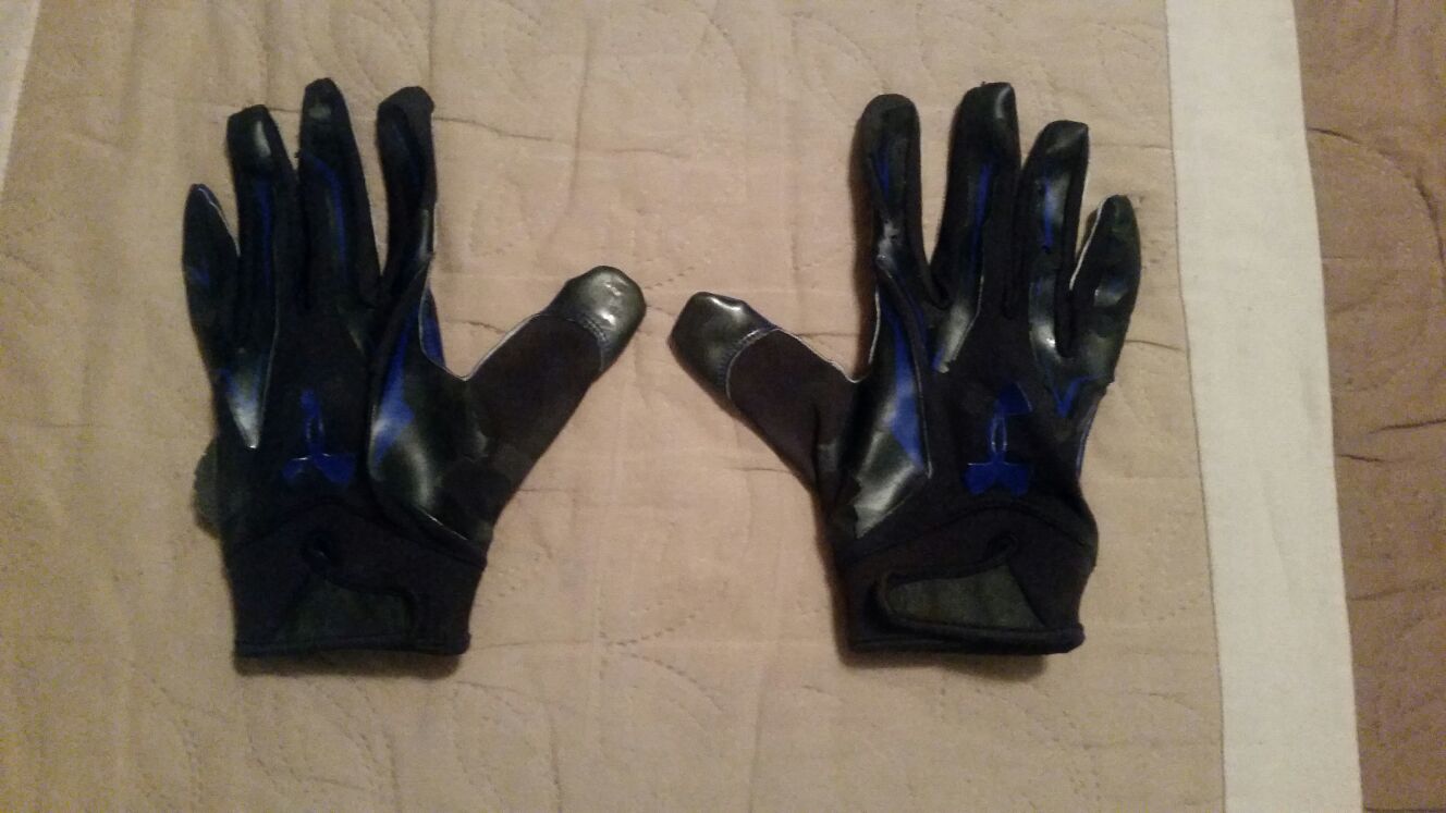 Under Armor YSM Batting gloves for Sale in Las Vegas, NV - OfferUp