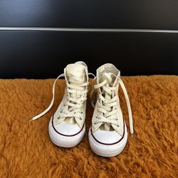 Cream Converse Women’s 