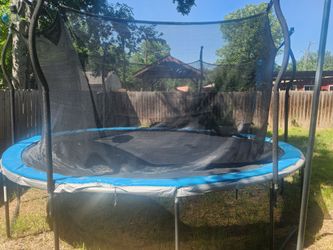 Large Trampoline with Net& Ladder - Delivery Available