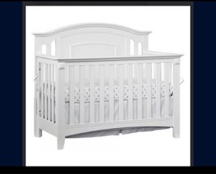 White Wood Convertible Baby Crib