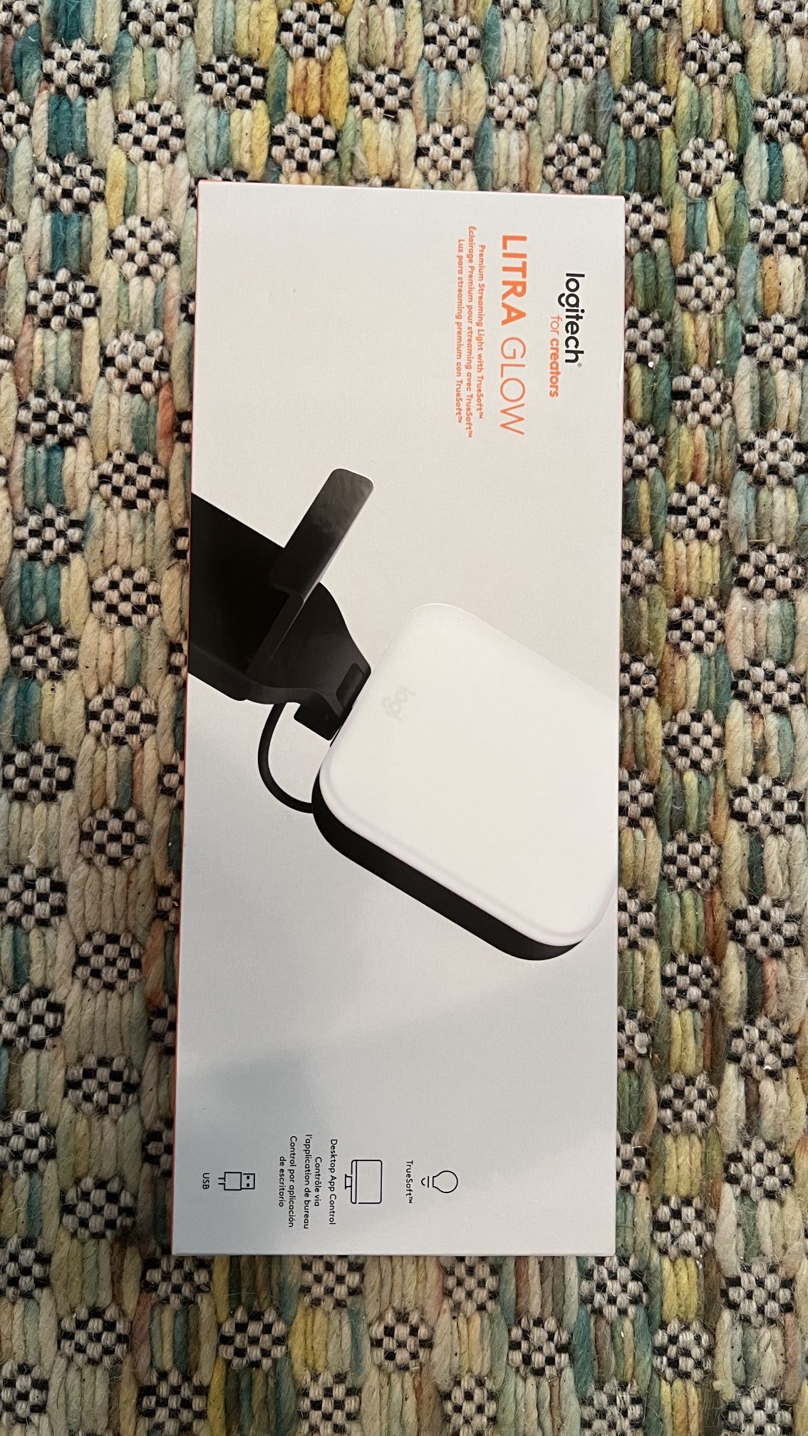 Logitech for Creators Litra Glow Premium LED Streaming Light with TrueSof