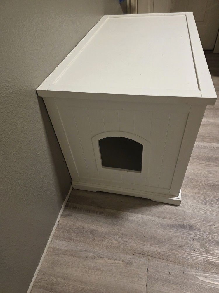 Large Enclosed Litter Box