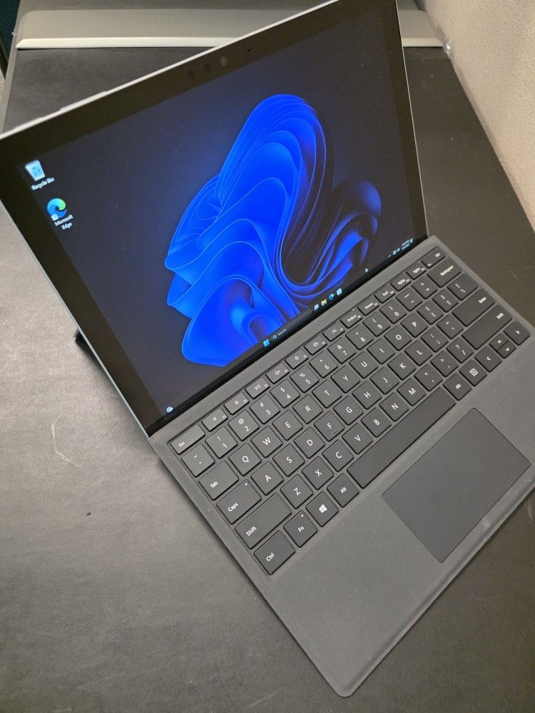 Surface Pro (5th Gen) 8GB I5