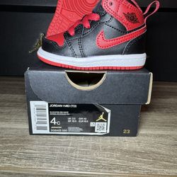 Jordan 1 Mid Size 4c
