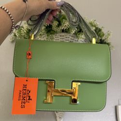 Bellísima Cartera de vestir 👌👌👌