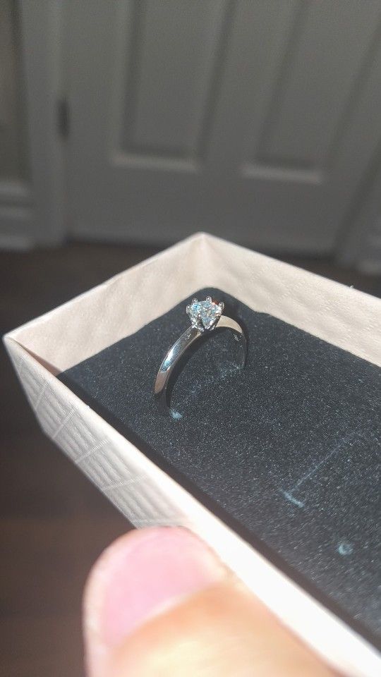 Authentic VVS Moissanite 0.5 CT Stud Ring GRA CERTIFIED.