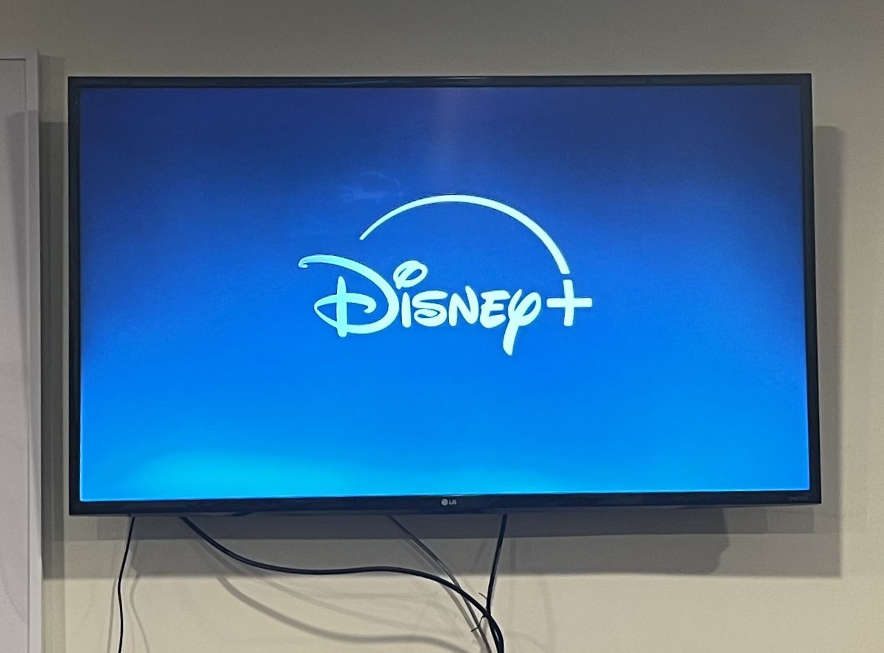 49” 4K UHD LG TV - 49UH6090 Smart TV
