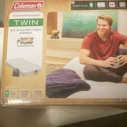 New Open Box Comfort Mart twin 9.5 inch extra high air bed built-in pump new open box