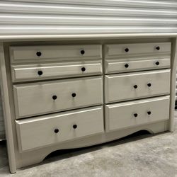 Off-White 6-Drawer Dresser