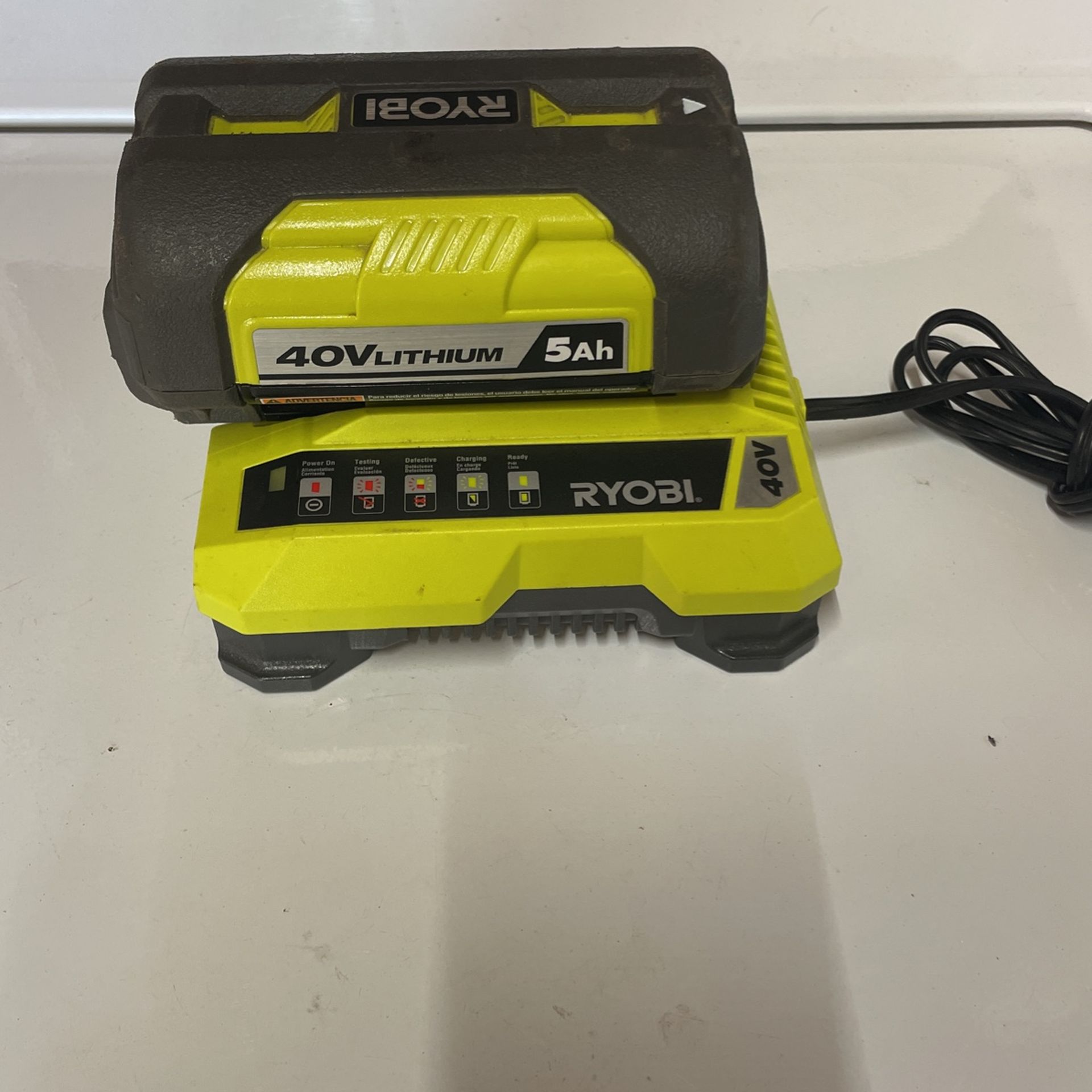 Cargador Ryobi Y Pila La Pila No Agarra Carga El Cargador Si Sirve $25