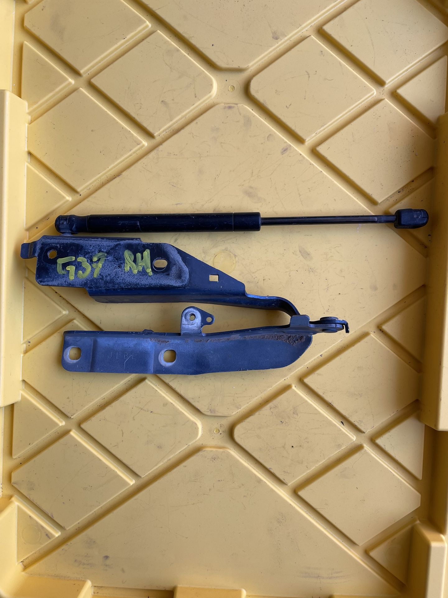2013 G37 right hood hinge