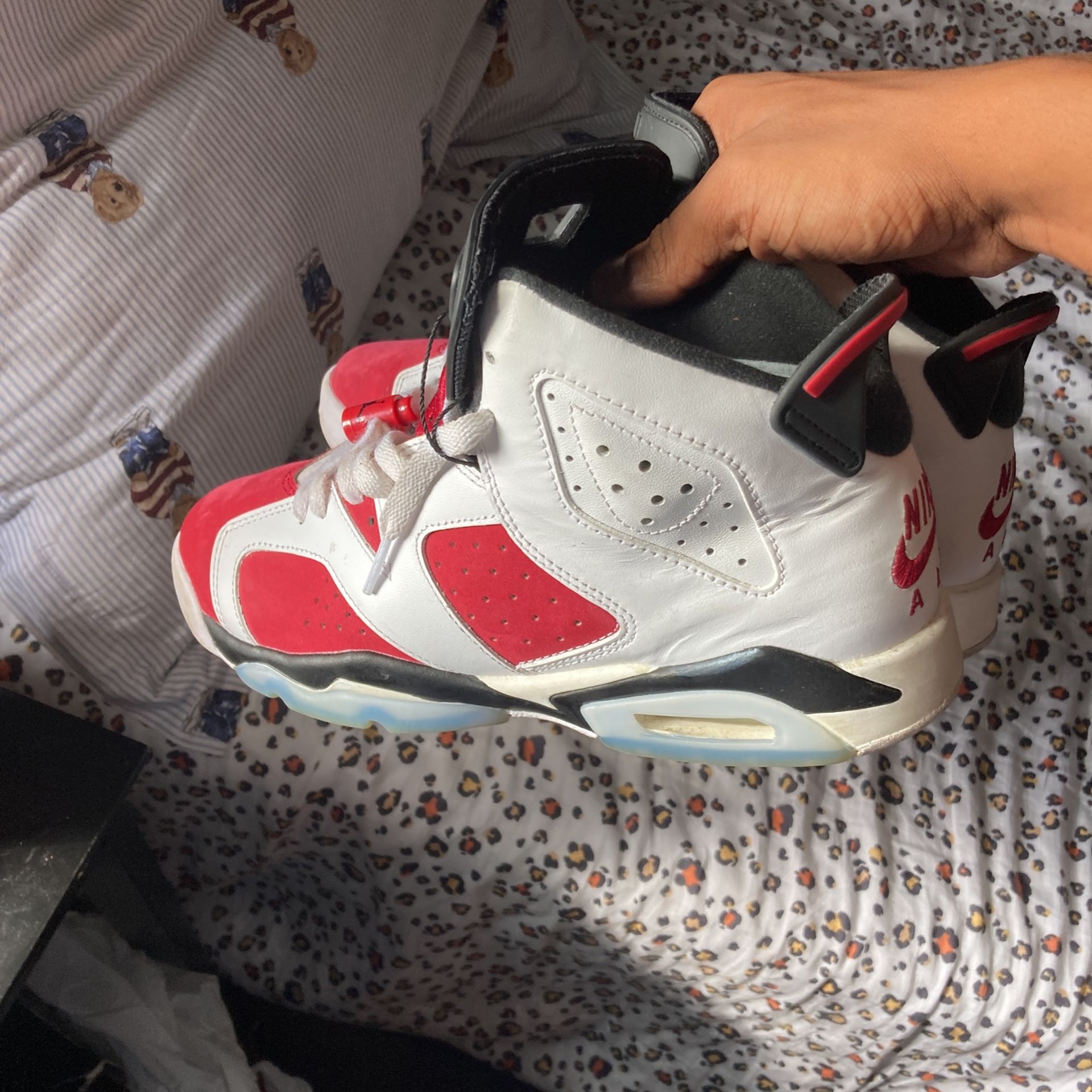 Carmine 6s Size 7.5 9/10