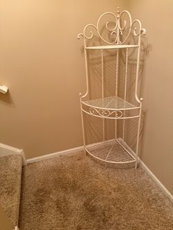 Shelf rock corner