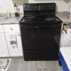 Kitchen Appliances (Stove& Refrigerator)