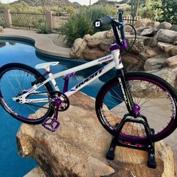 Avent Bombshell Bmx Bike 
