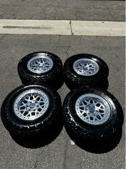 KMC KM549 GRS 6x5.5 17" Wheels With 33” Nitto RidgeGrappler Tires Machined